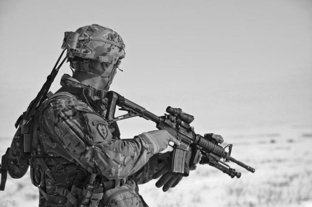 2110202363-soldier-60707_1920-mZOr-1920x1280-MM-100.jpg